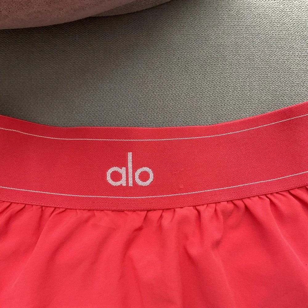 ALO Yoga show signs